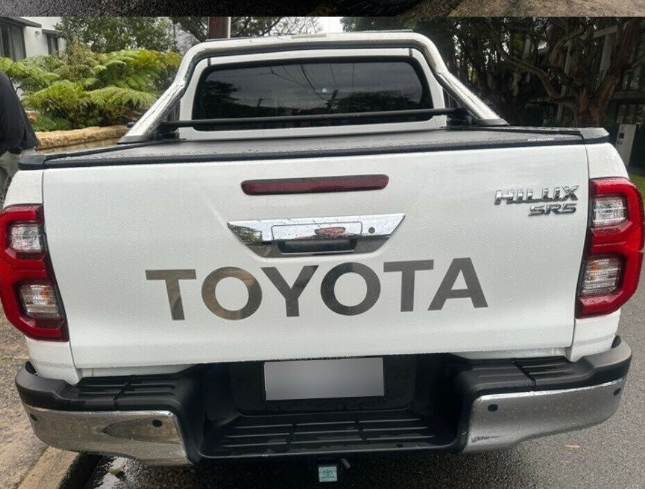 Toyota Hilux image 2