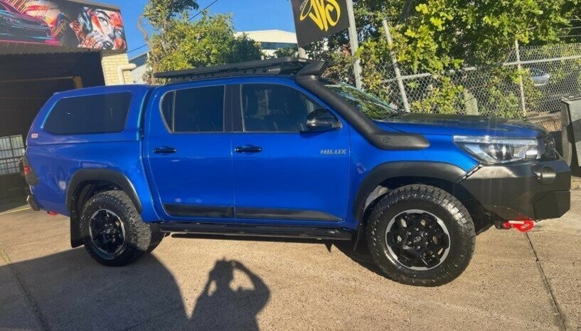 Toyota Hilux image 2
