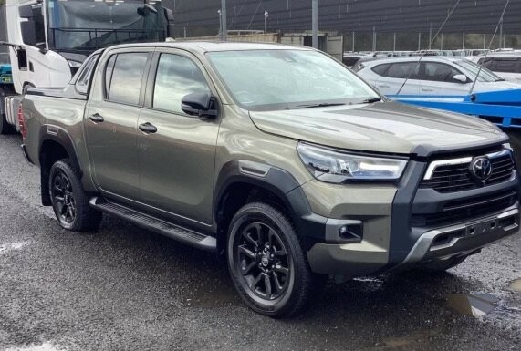 Toyota Hilux image 2