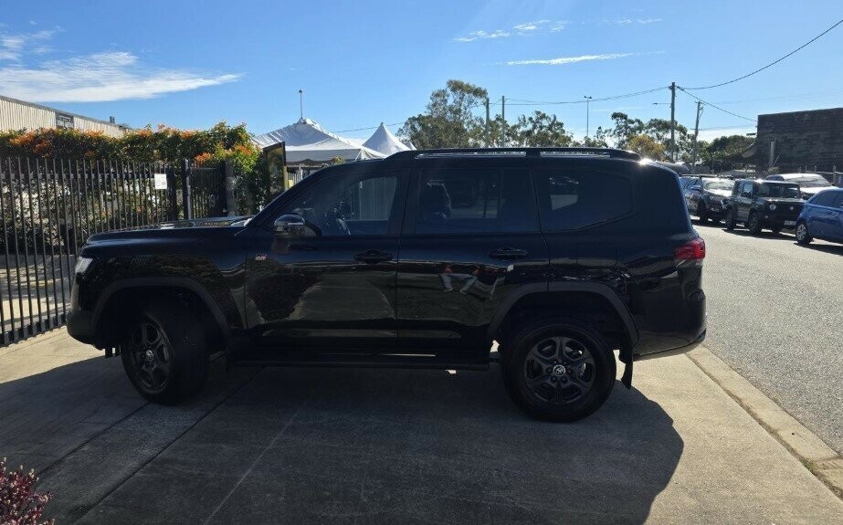 Toyota Landcruiser image 2