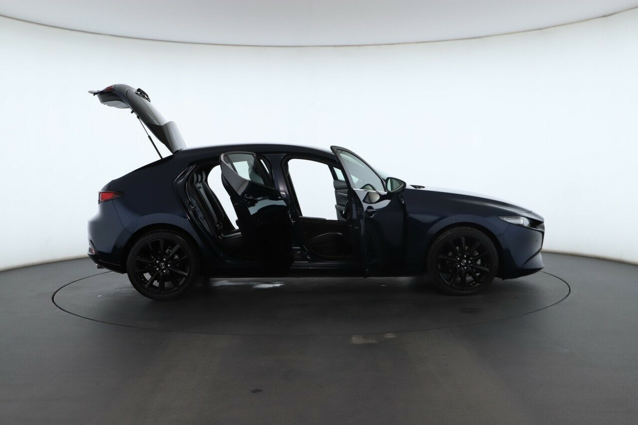 Mazda 3 image 2