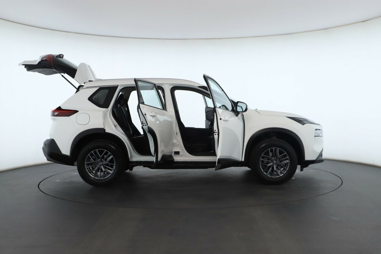 Nissan X-trail image 2