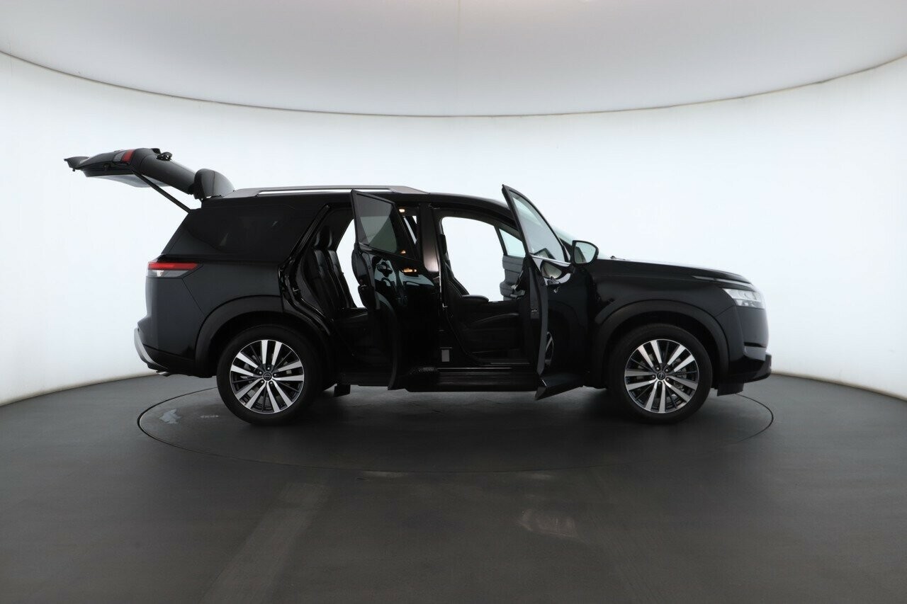 Nissan Pathfinder image 2