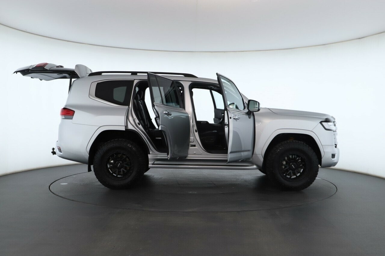 Toyota Landcruiser image 2