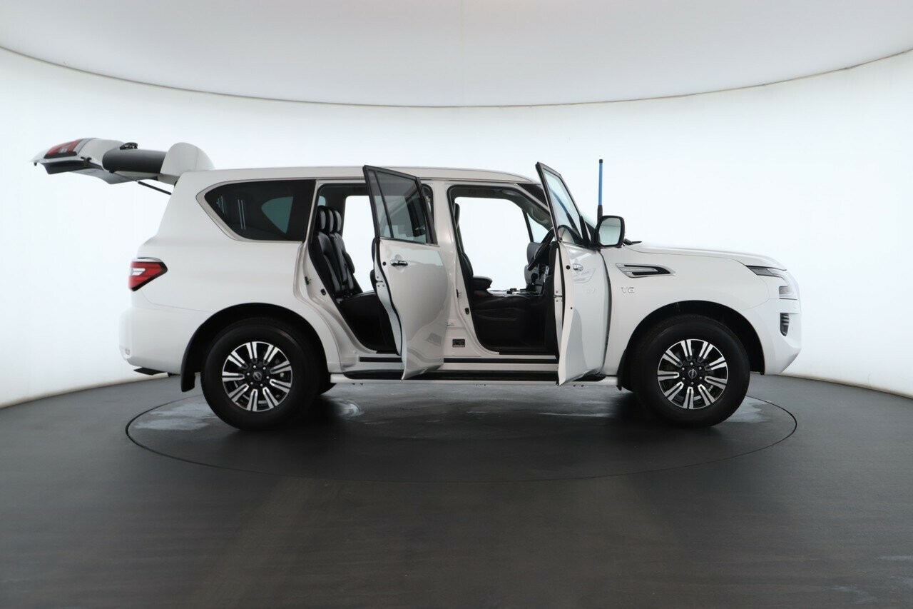 Nissan Patrol image 2