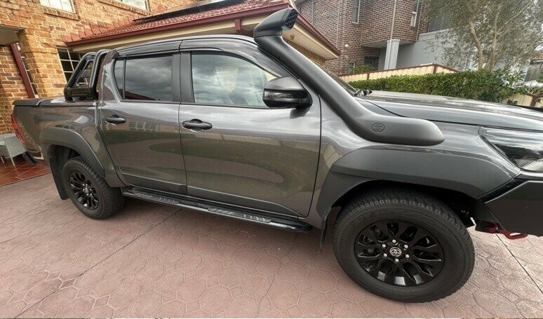 Toyota Hilux image 4