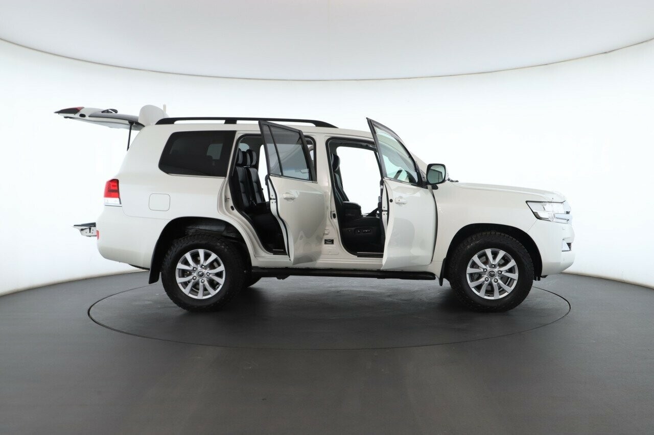 Toyota Landcruiser image 2