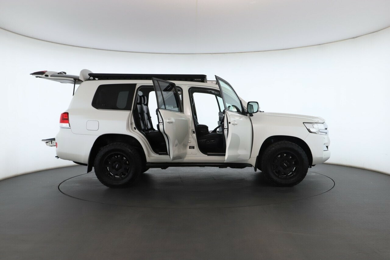 Toyota Landcruiser image 2