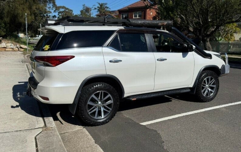 Toyota Fortuner image 4