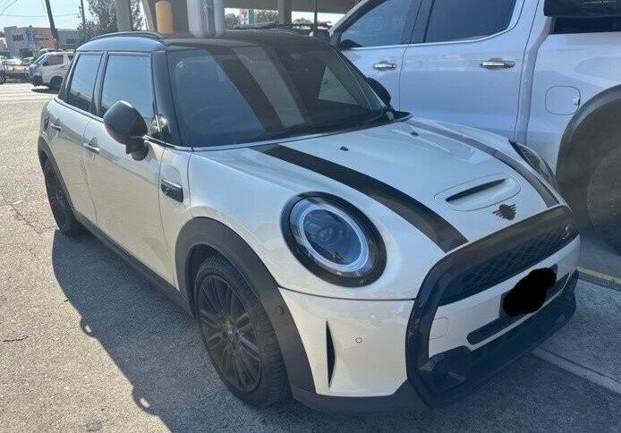 Mini Hatch image 1