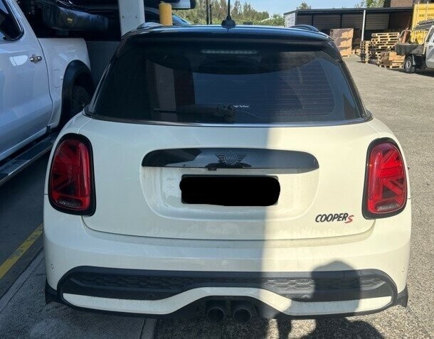 Mini Hatch image 2