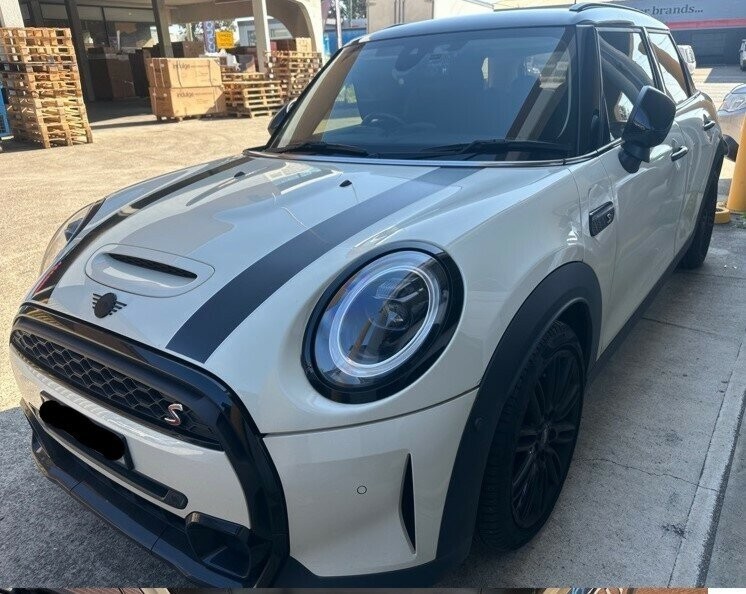 Mini Hatch image 4