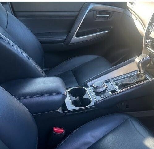 Mitsubishi Pajero Sport image 2
