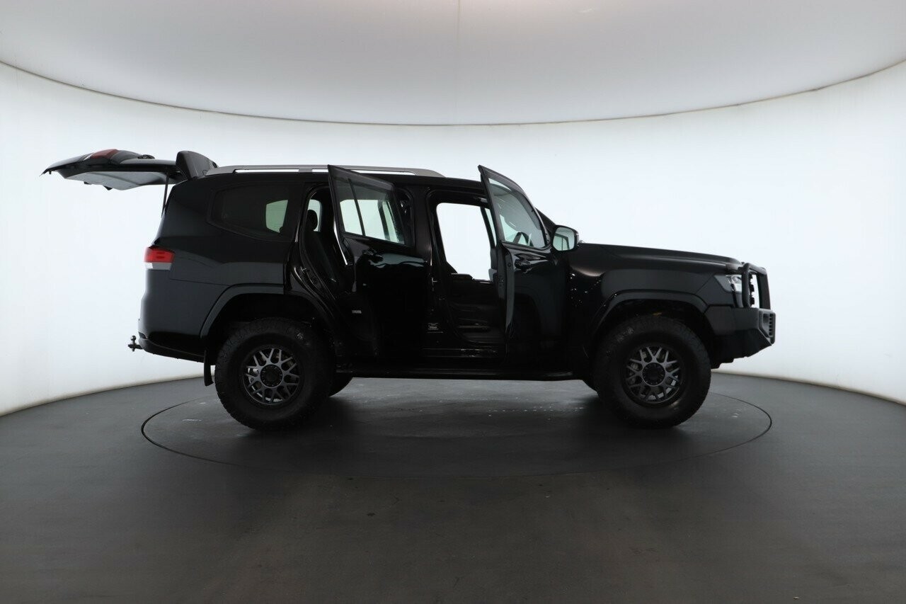 Toyota Landcruiser image 2