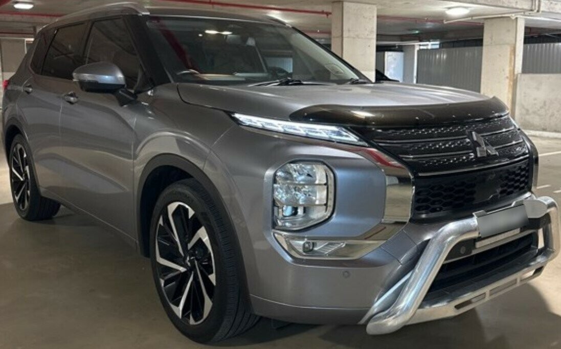 Mitsubishi Outlander image 1