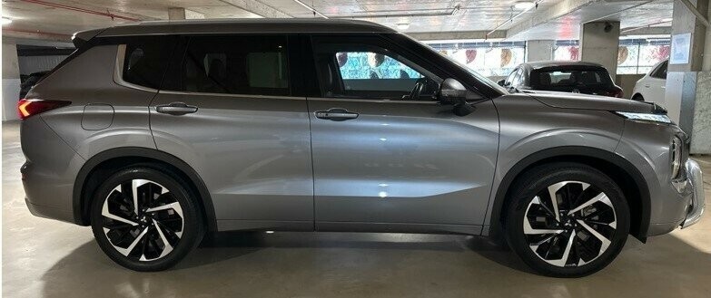 Mitsubishi Outlander image 4