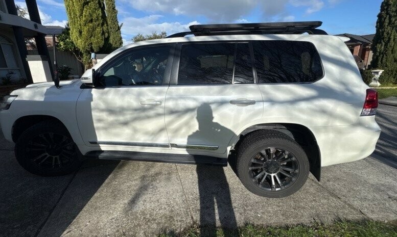 Toyota Landcruiser image 3