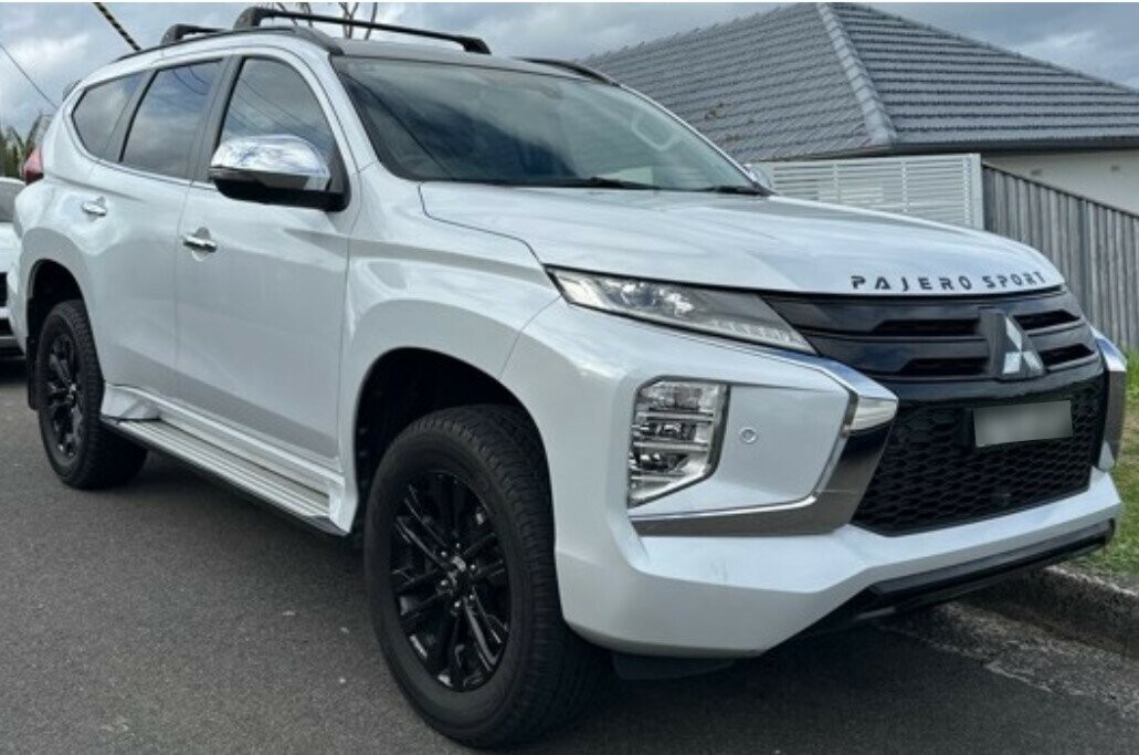 Mitsubishi Pajero Sport image 1