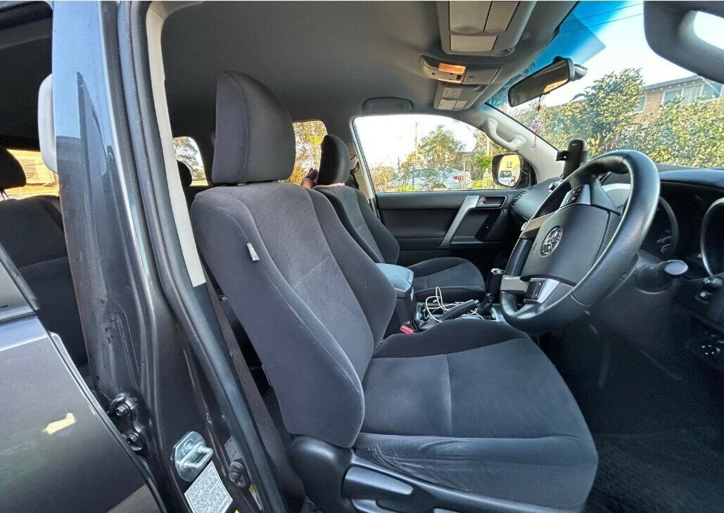 Toyota Landcruiser Prado image 2