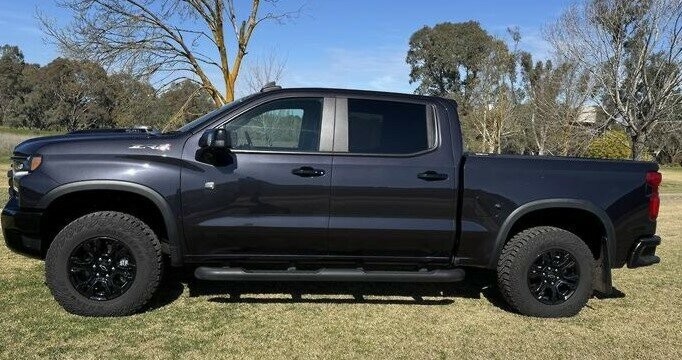 Chevrolet Silverado image 2