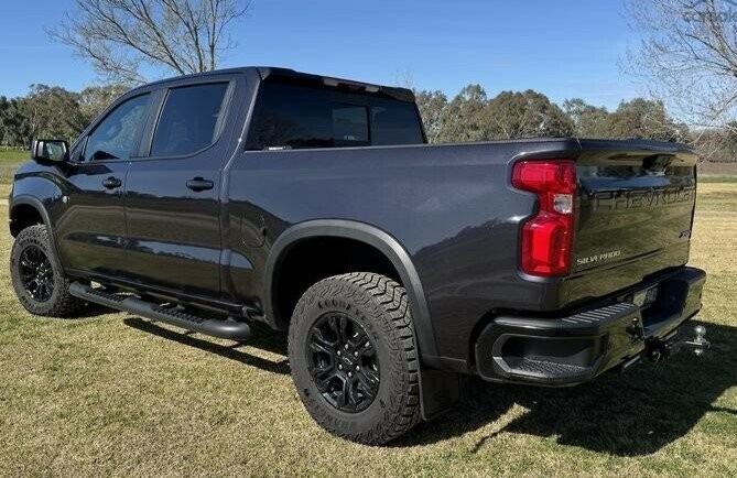 Chevrolet Silverado image 4