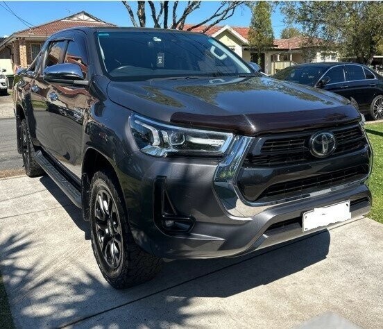 Toyota Hilux image 1
