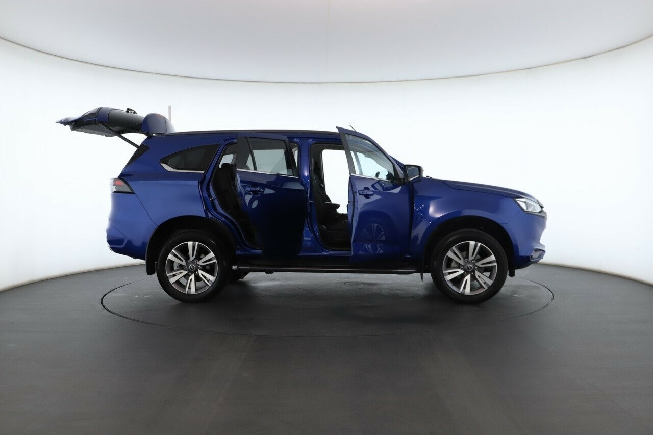 Isuzu Mu-x image 2