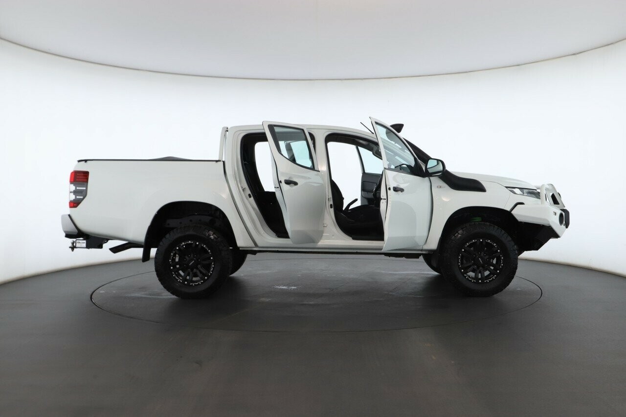 Mitsubishi Triton image 2