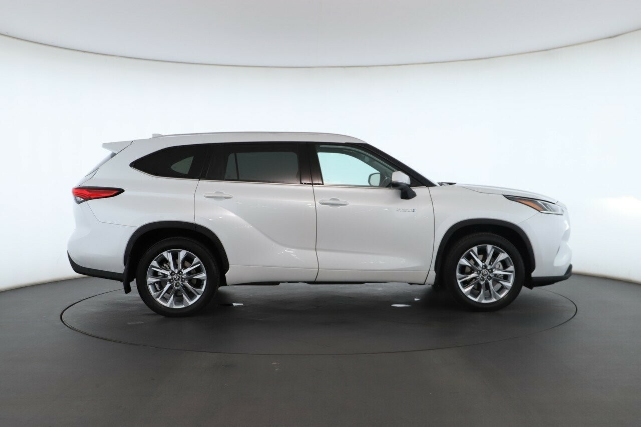 Toyota Kluger image 3