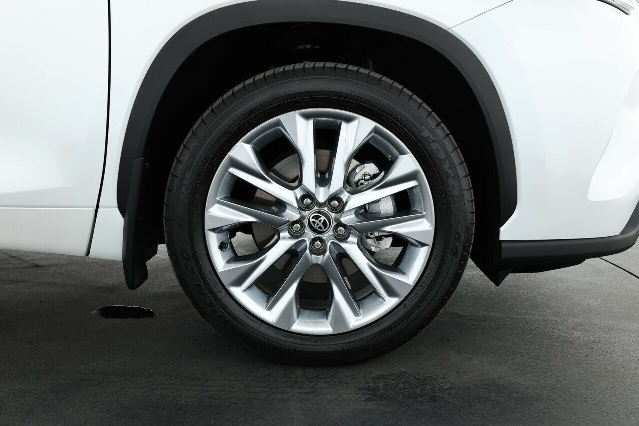 Toyota Kluger image 4