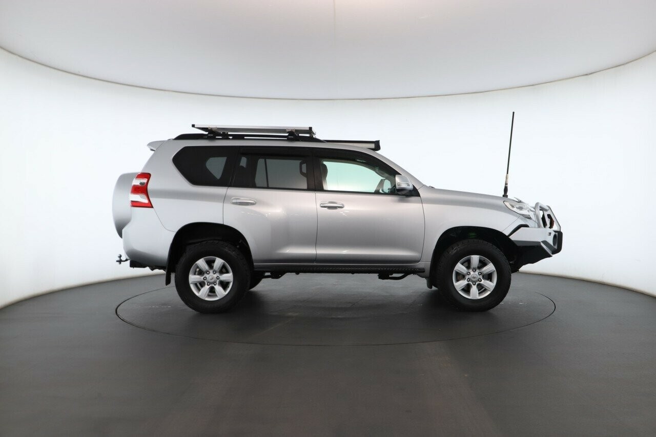 Toyota Landcruiser Prado image 3