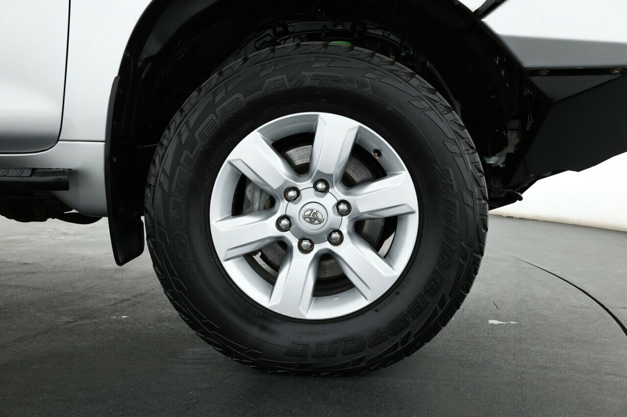 Toyota Landcruiser Prado image 4