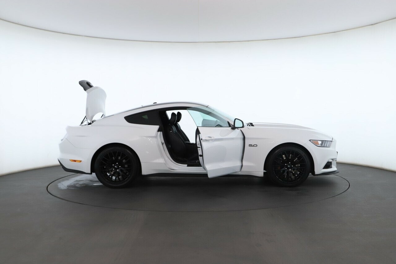 Ford Mustang image 2