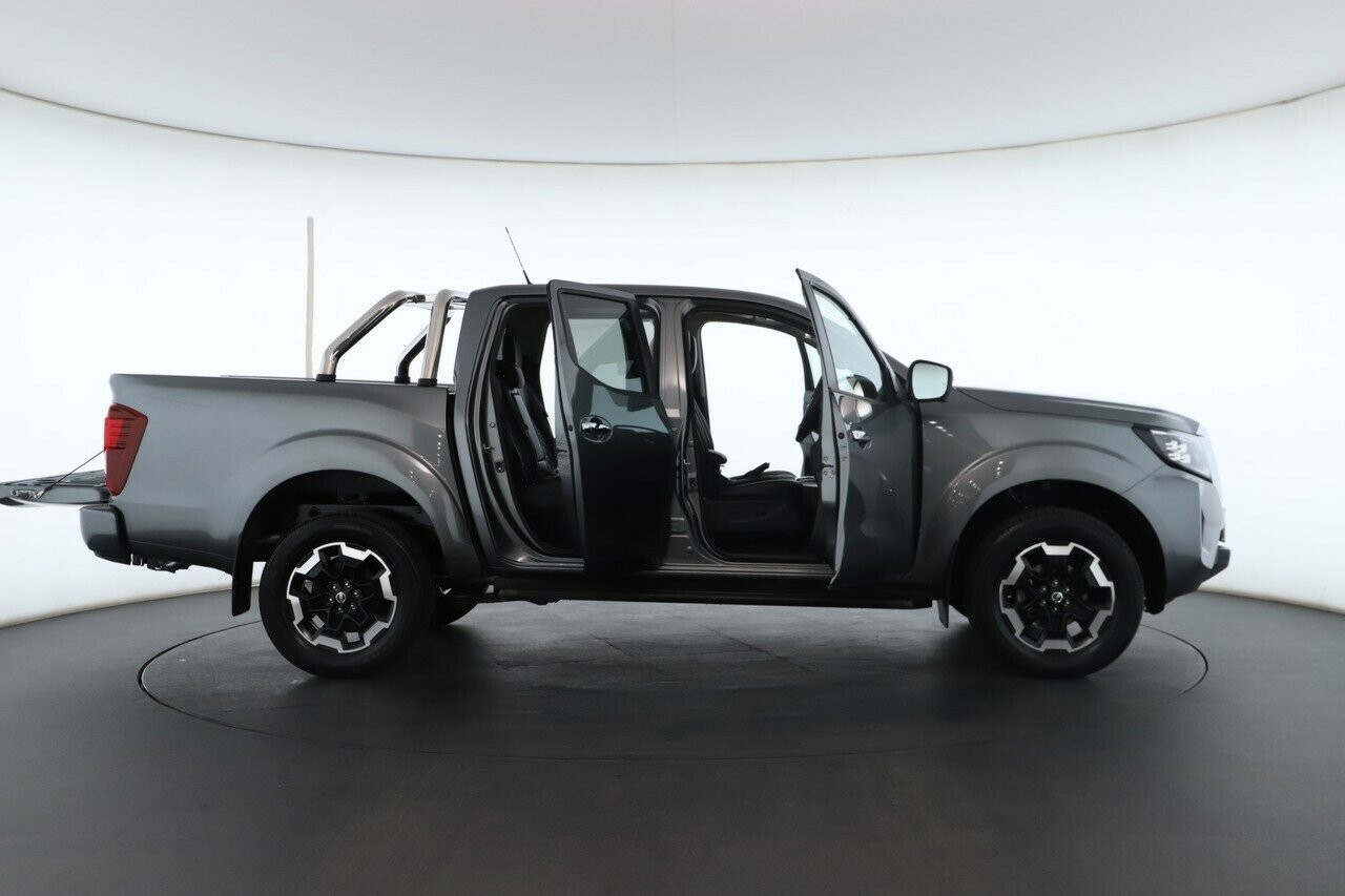 Nissan Navara image 2