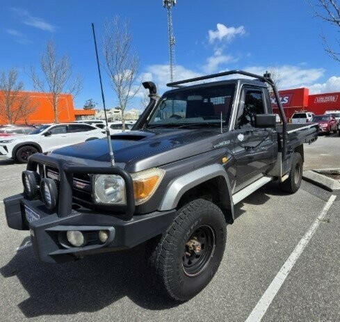 Toyota Landcruiser image 2