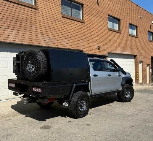 Toyota Hilux image 2