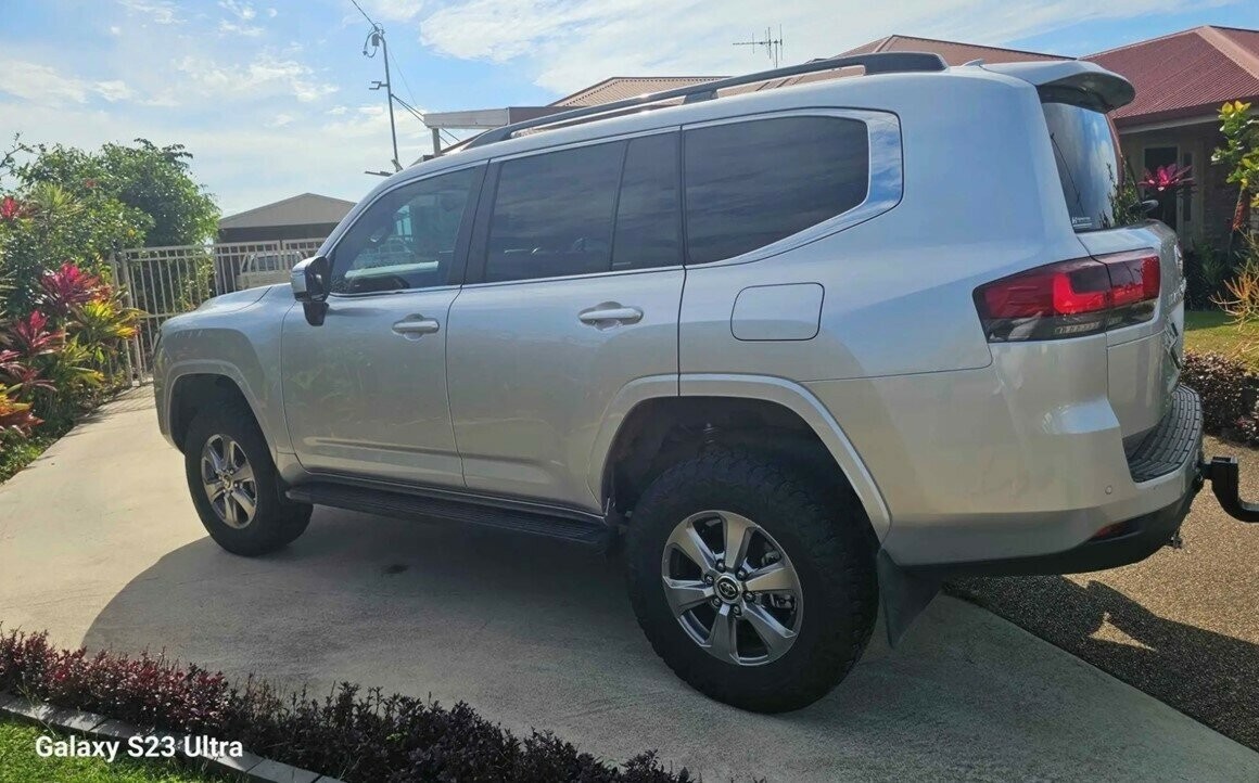 Toyota Landcruiser image 2