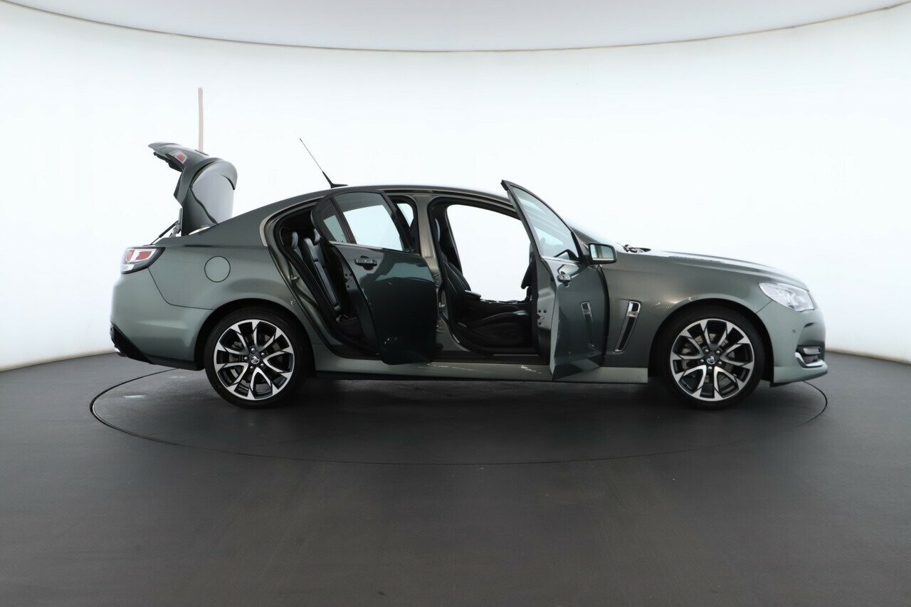 Holden Commodore image 2