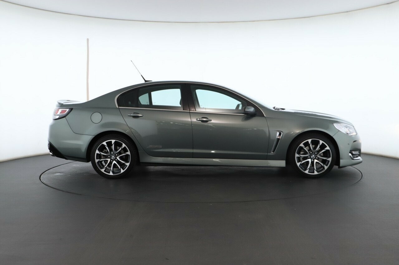 Holden Commodore image 3