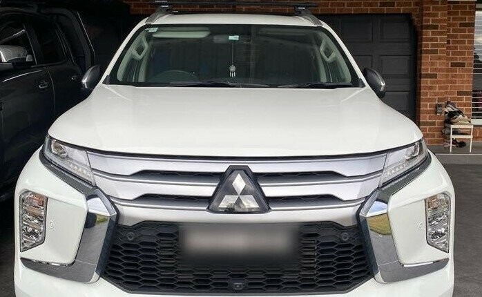 Mitsubishi Pajero Sport image 2