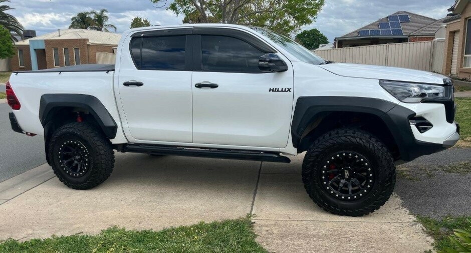 Toyota Hilux image 1