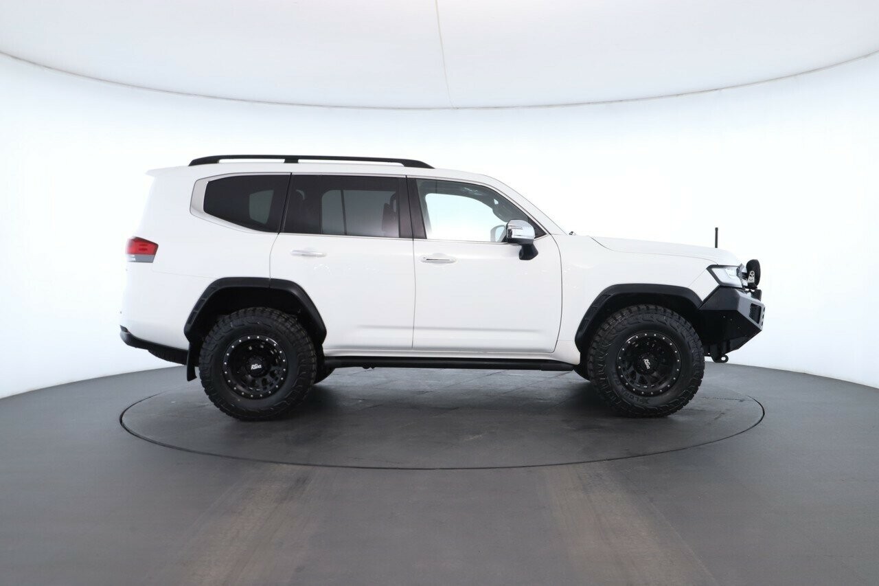 Toyota Landcruiser image 3