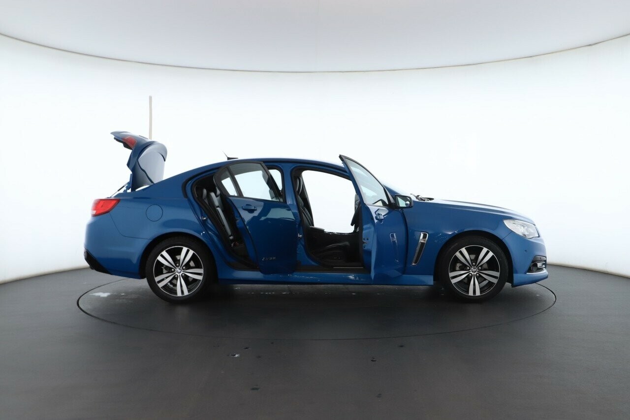 Holden Commodore image 2