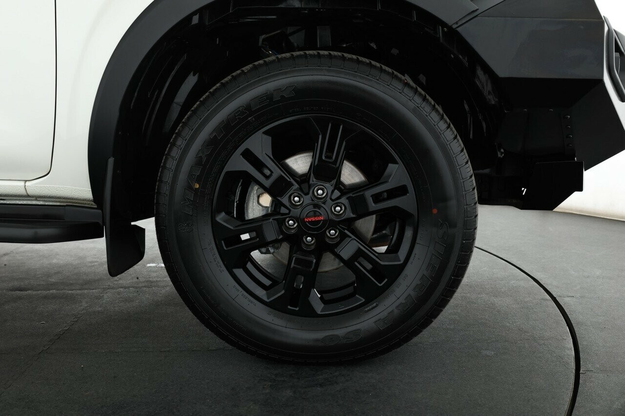 Nissan Navara image 4