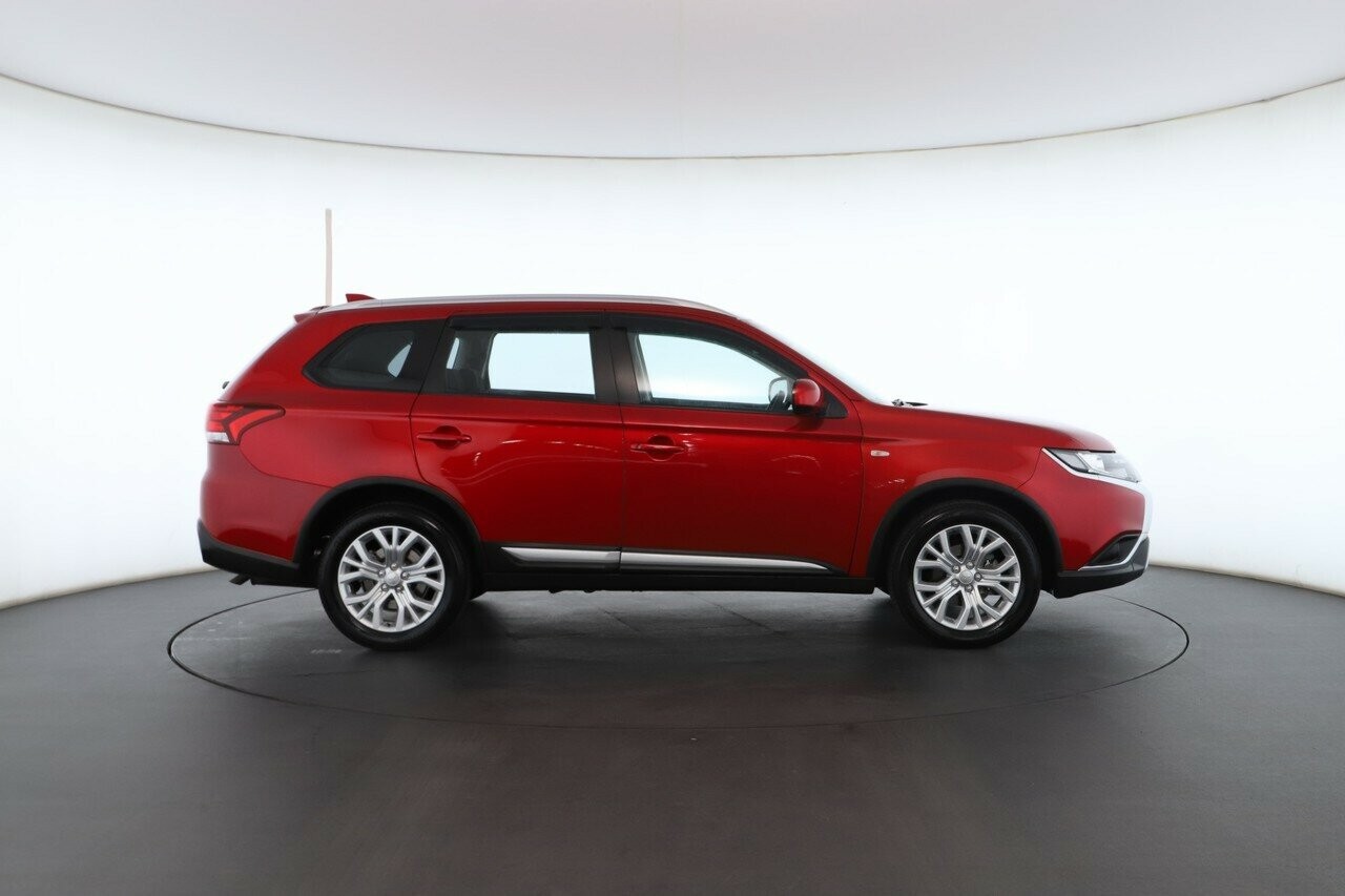 Mitsubishi Outlander image 3