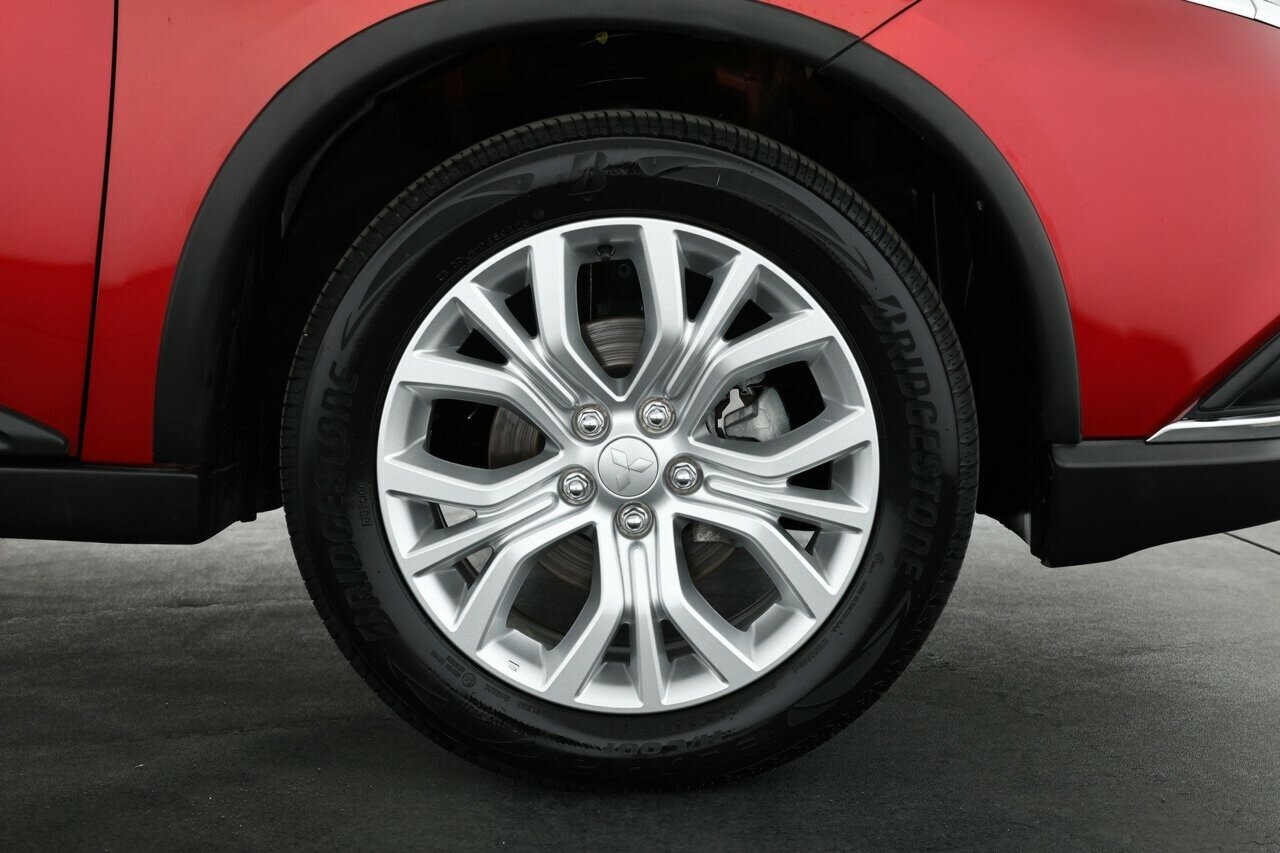 Mitsubishi Outlander image 4