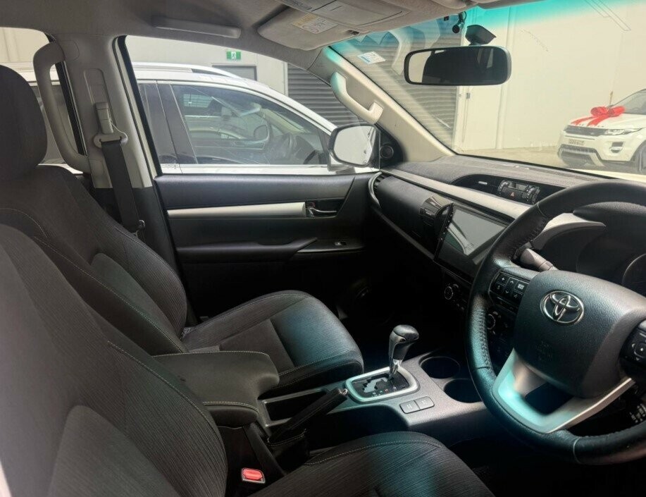 Toyota Hilux image 3