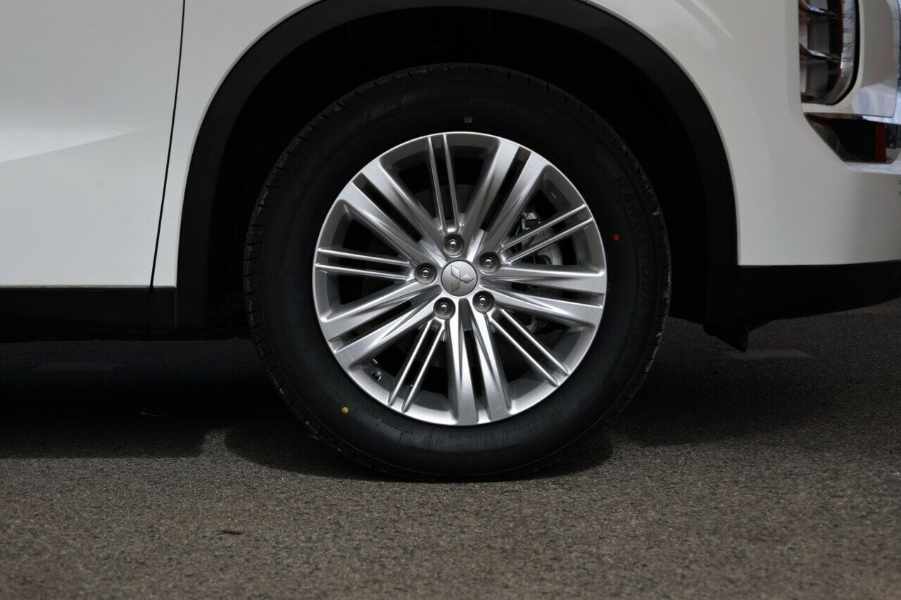 Mitsubishi Outlander image 3