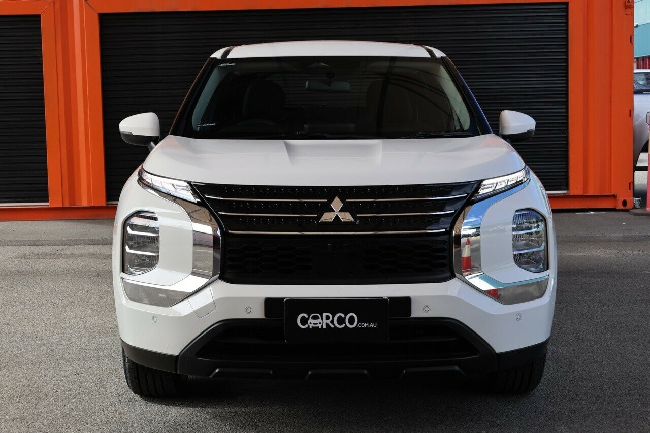 Mitsubishi Outlander image 4