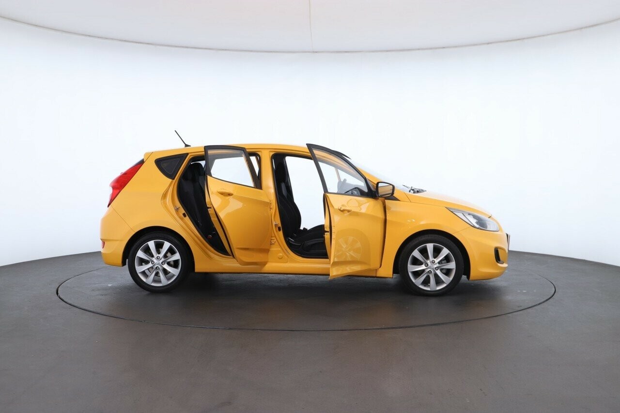 Hyundai Accent image 2